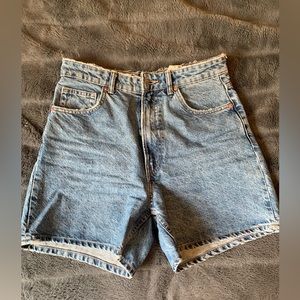 Zara high rise 4inch mom shorts, medium wash, size 8